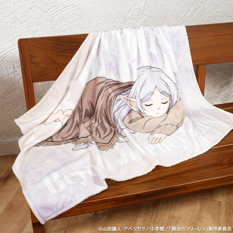 Imagen promocional relacionada con Frieren se queda dormida en una nueva línea de mantas, cojines y tapete de escritorio · imagen 2