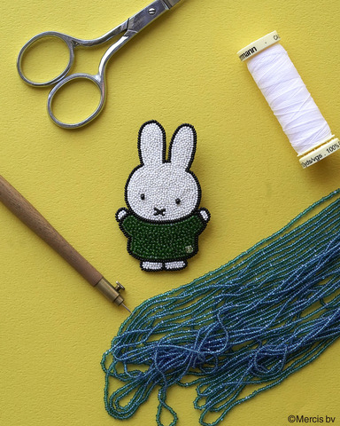 Imagen promocional relacionada con Miffy convierte el bordado de alta costura en una colección de nueve accesorios