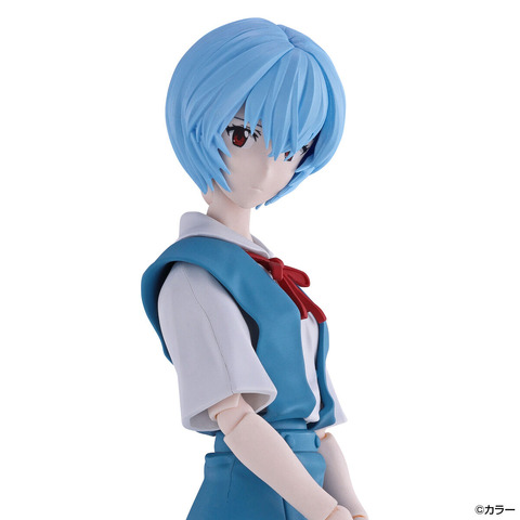 Imagen promocional relacionada con Evangelion: Rei Ayanami se convierte en modelo armable con uniforme escolar