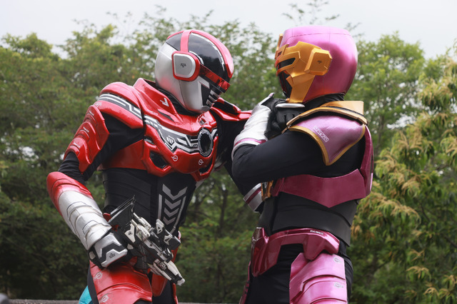 Imagen promocional relacionada con 超宇宙刑事ギャバン インフィニティVSライヤ muestra 18 escenas y prepara una transmisión especial · imagen 2