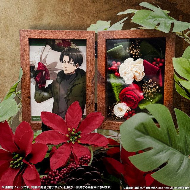 Imagen promocional relacionada con Ataque de los Titanes presenta flores preservadas y nuevos productos con Eren, Levi y Erwin · imagen 5