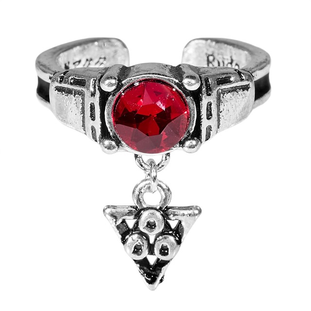 Imagen promocional relacionada con Gachiakuta presenta un set de seis anillos inspirado en sus personajes · imagen 5