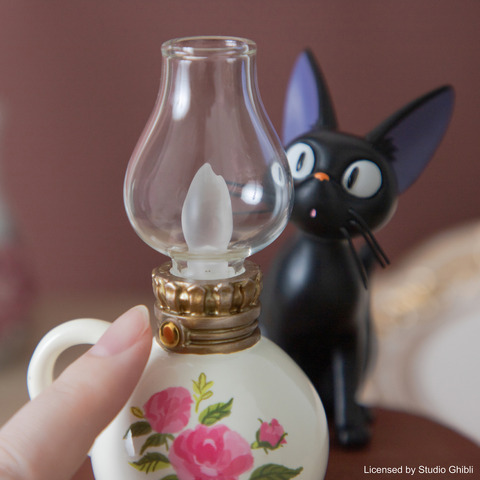 Imagen promocional relacionada con Jiji protagoniza una lámpara miniatura de estilo antiguo inspirada en Mi vecino Totoro · imagen 2